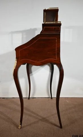 Petit Bureau de Dame en Placage de Palissandre, style Louis XV – 2ème partie du XIXe