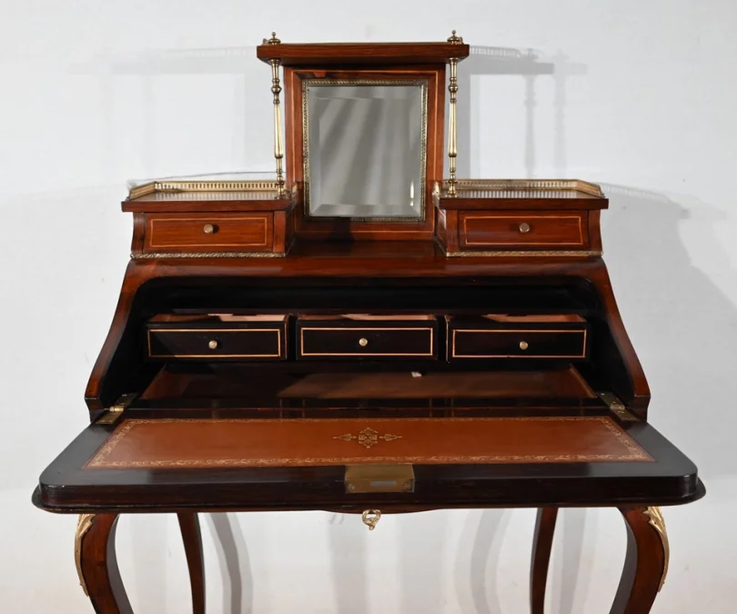 DAMES BUREAU