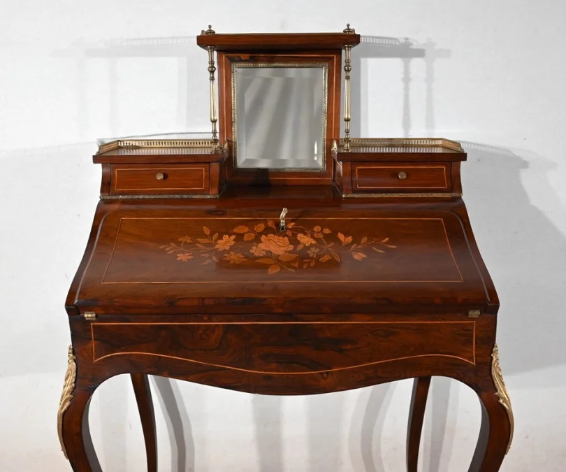 DAMES BUREAU