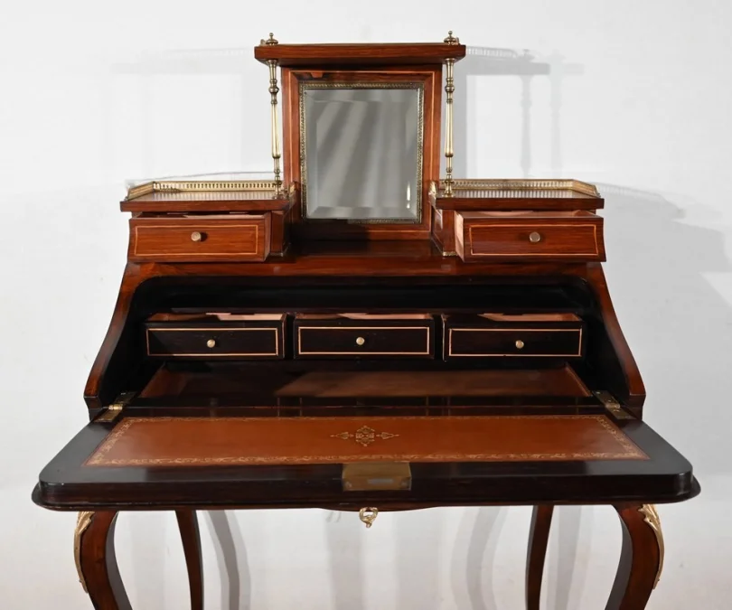 DAMES BUREAU