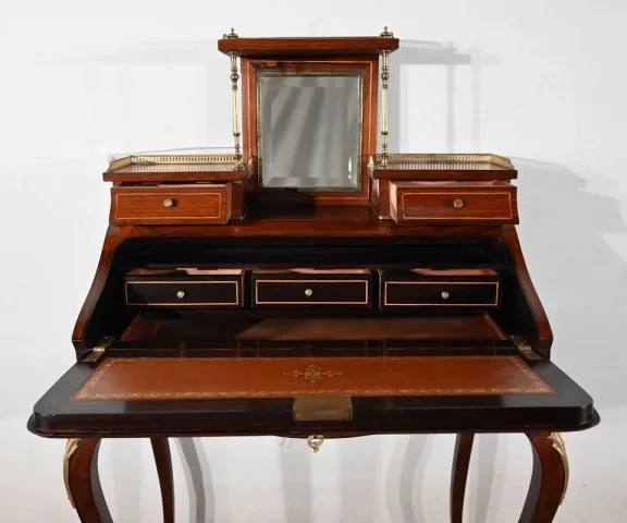 Petit Bureau de Dame en Placage de Palissandre, style Louis XV – 2ème partie du XIXe