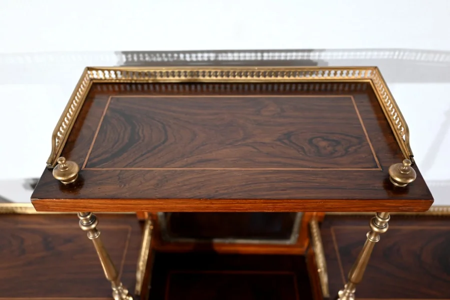 DAMES BUREAU
