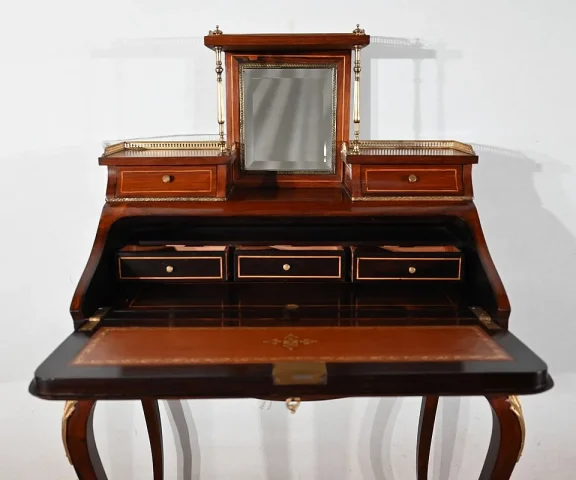 Petit Bureau de Dame en Placage de Palissandre, style Louis XV – 2ème partie du XIXe