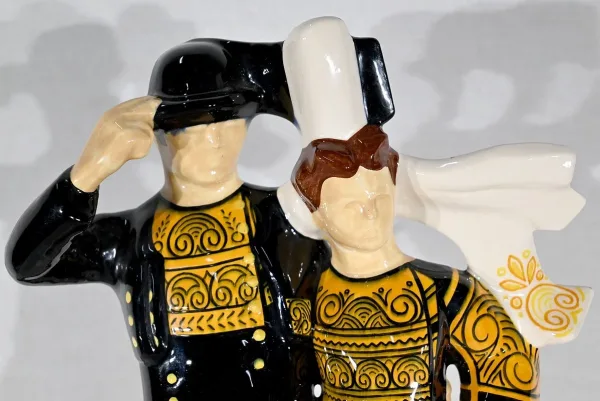 Faïence « Couple de Danseurs Bigoudens », de R.Micheau-Vernez, Manufacture Henriot Quimper – Milieu XXe