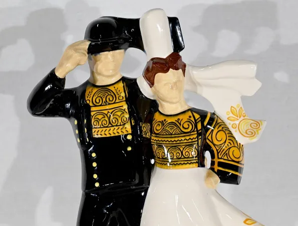 Faïence « Couple de Danseurs Bigoudens », de R.Micheau-Vernez, Manufacture Henriot Quimper – Milieu XXe