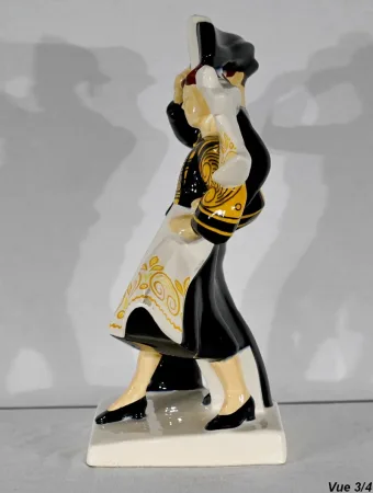 Faïence « Couple de Danseurs Bigoudens », de R.Micheau-Vernez, Manufacture Henriot Quimper – Milieu XXe