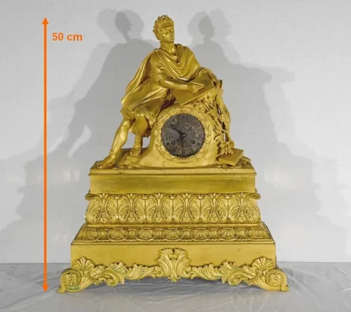 UHR AUS VERGOLDETER BRONZE