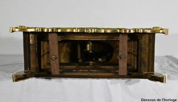 UHR AUS VERGOLDETER BRONZE