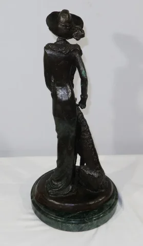 Important Bronze « La Dame au Lévrier » d’après D. Chiparus – XXe