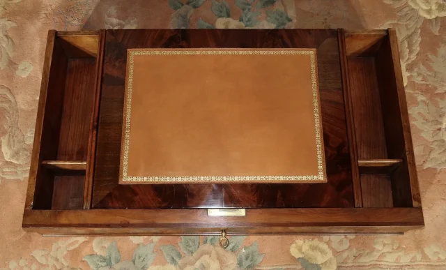 FRANSE RESTAURATIEPERIODE KAPTAFEL
