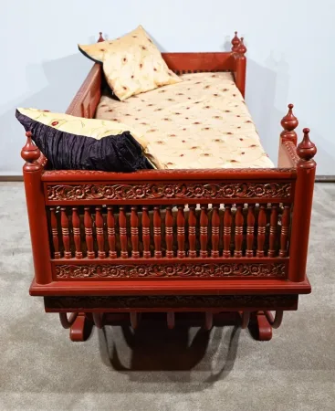 Palanquin Barreaudé en Teck, Chine – Fin XIXe