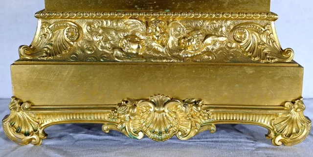 Pendule en Bronze Doré « La Vierge à la Chaise » – 1ère partie XIXe
