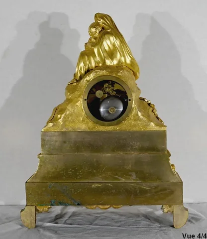 Pendule en Bronze Doré « La Vierge à la Chaise » – 1ère partie XIXe