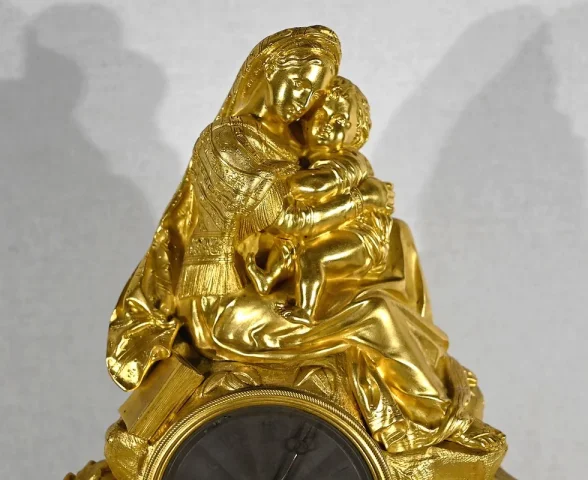 Pendule en Bronze Doré « La Vierge à la Chaise » – 1ère partie XIXe