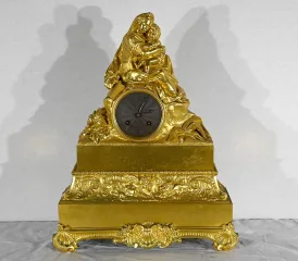 Pendule en Bronze Doré « La Vierge à la Chaise » – 1ère partie XIXe