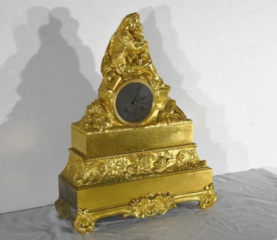 Pendule en Bronze Doré « La Vierge à la Chaise » – 1ère partie XIXe