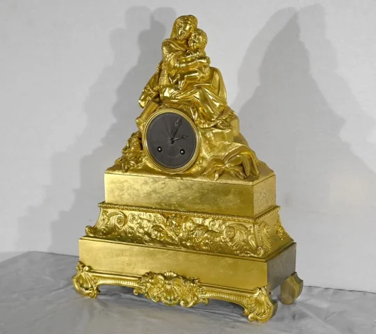Pendule en Bronze Doré « La Vierge à la Chaise » – 1ère partie XIXe