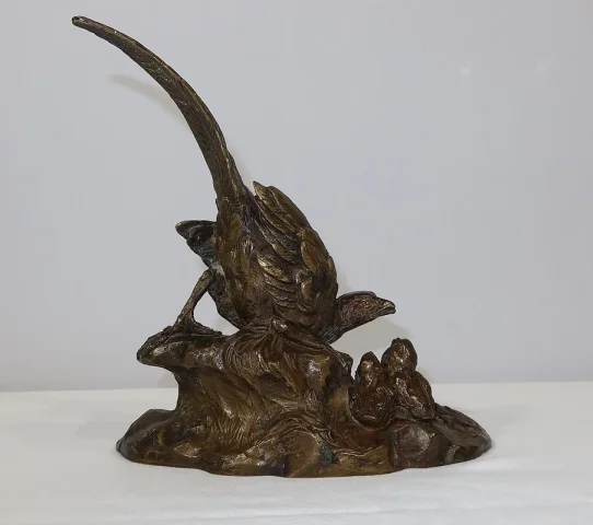 Bronze « Faisane et ses petits » signé Vilavan -  Début XXe