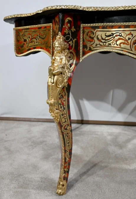 TISCH MIT MARQUETRIE IM BOULLE-STIL