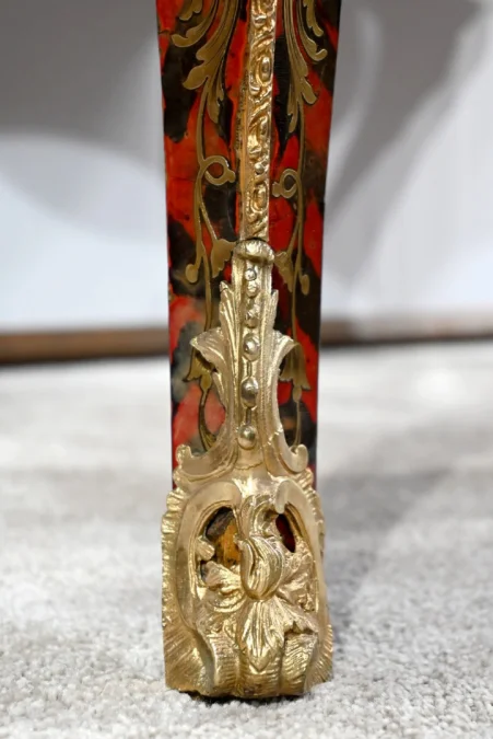 TISCH MIT MARQUETRIE IM BOULLE-STIL