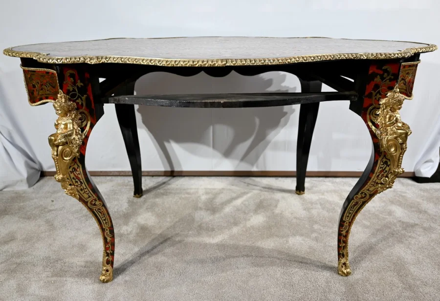 TISCH MIT MARQUETRIE IM BOULLE-STIL