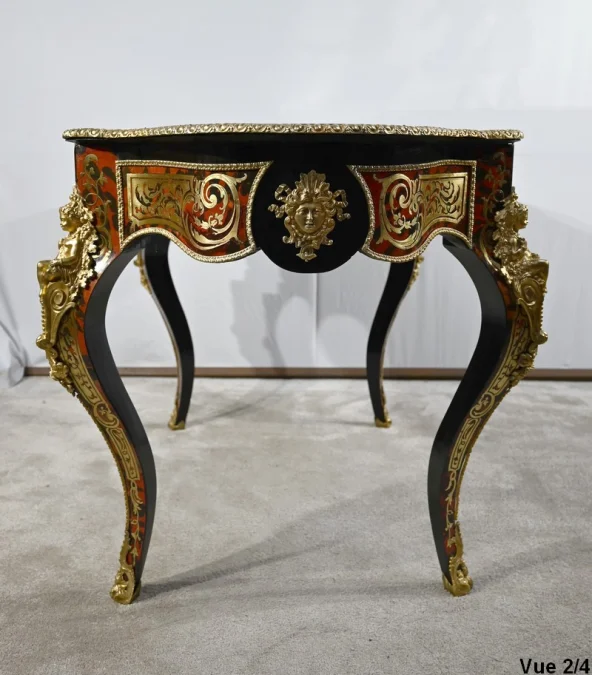 TISCH MIT MARQUETRIE IM BOULLE-STIL