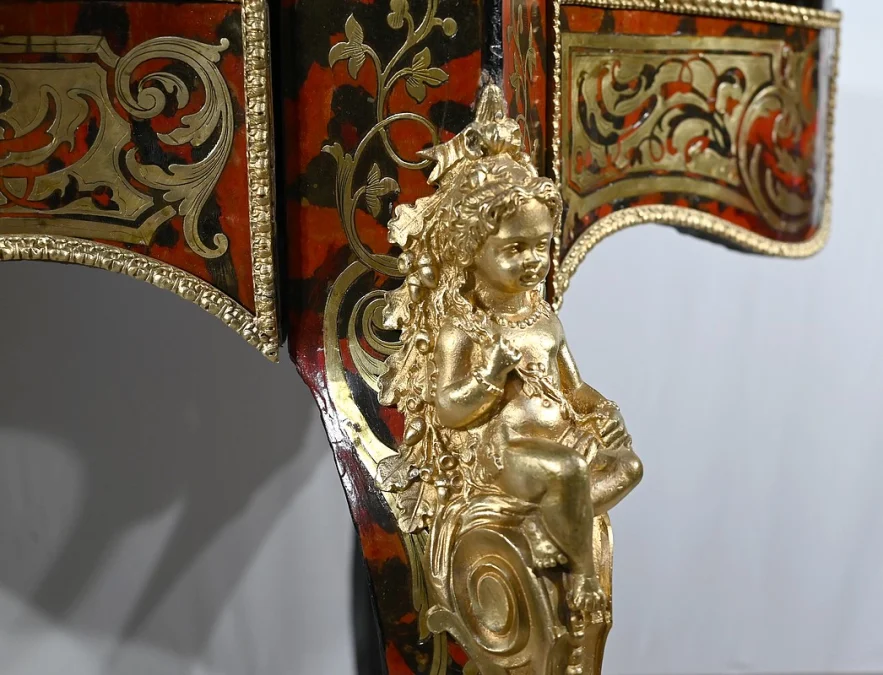 TISCH MIT MARQUETRIE IM BOULLE-STIL