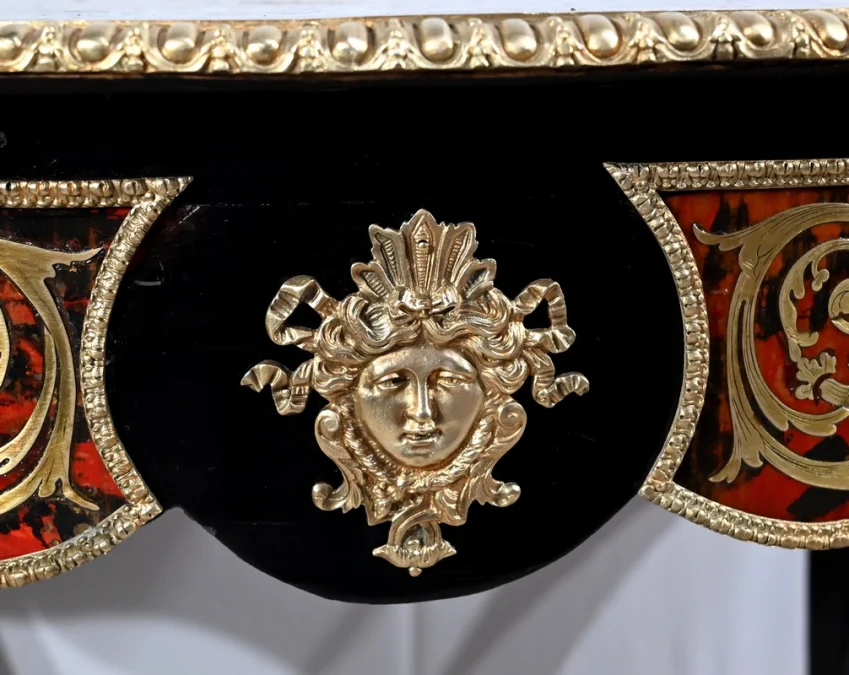 TISCH MIT MARQUETRIE IM BOULLE-STIL