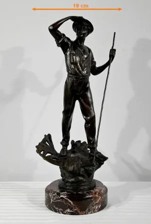 BRONZE STATUETTE signed E. AIZELIN