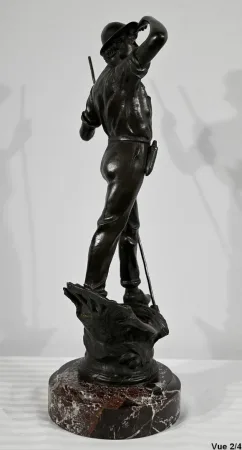 BRONZE STATUETTE signed E. AIZELIN