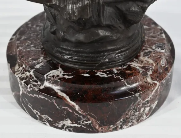 BRONZE STATUETTE signed E. AIZELIN