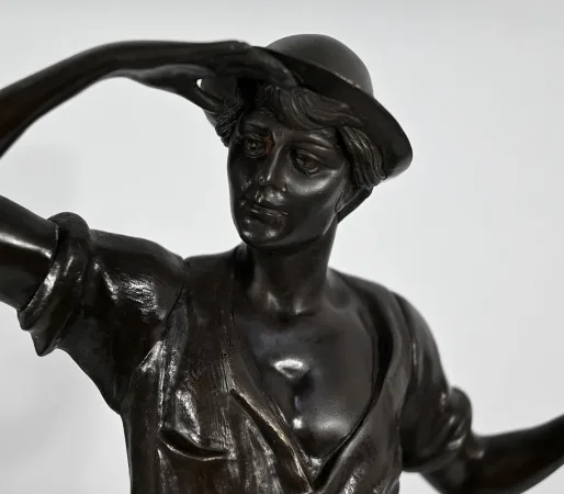 BRONZE STATUETTE signed E. AIZELIN