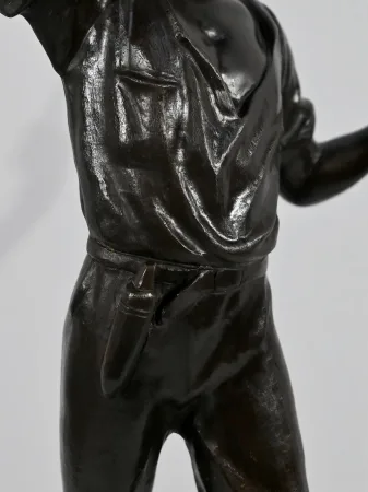 BRONZE STATUETTE signed E. AIZELIN