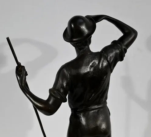 BRONZE STATUETTE signed E. AIZELIN
