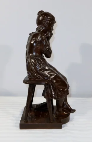 Bronze « Jeune fille assise », par A. Massoulle – Fin XIXe