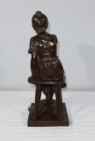 Bronze « Jeune fille assise », par A. Massoulle – Fin XIXe