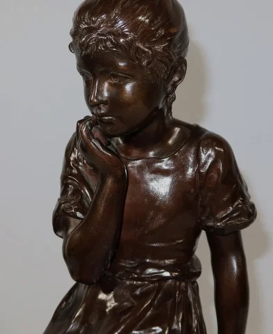 Bronze « Jeune fille assise », par A. Massoulle – Fin XIXe