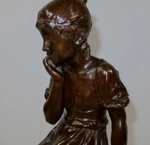 Bronze « Jeune fille assise », par A. Massoulle – Fin XIXe