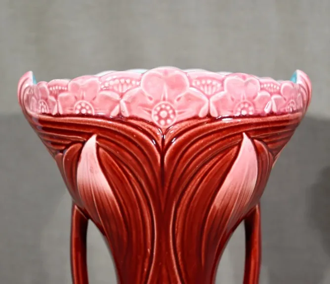 Paire de Vases en Faïence, estampillés Digoin Sarreguemines – Fin XIXe