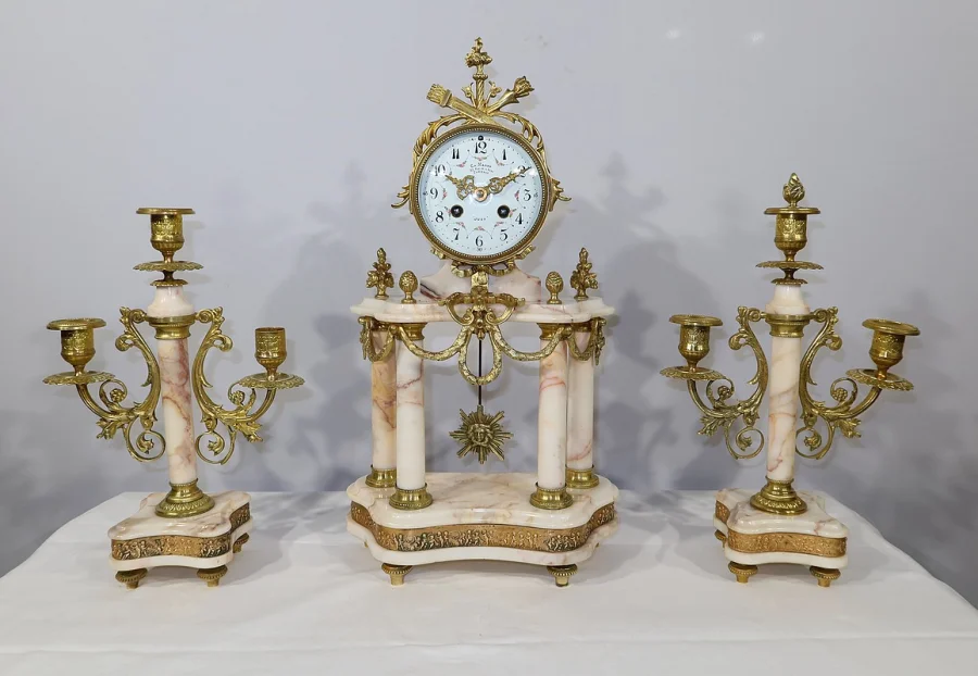 MANTLE GARNITURE