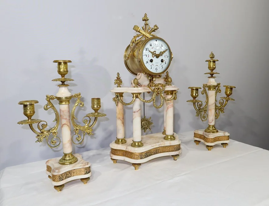MANTLE GARNITURE
