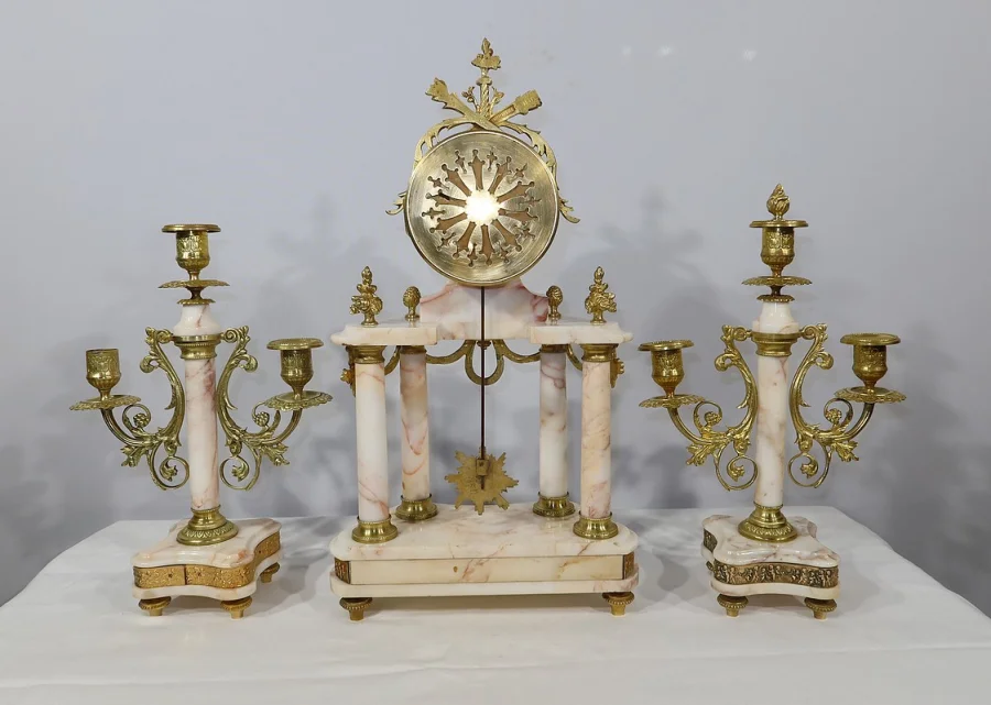 MANTLE GARNITURE