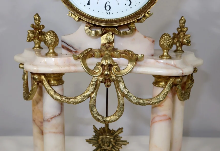 MANTLE GARNITURE