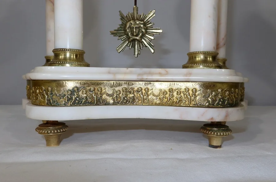 MANTLE GARNITURE