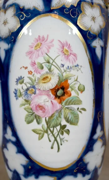 ВАЗА ИЗ ФАРФОРА БАЙЕ