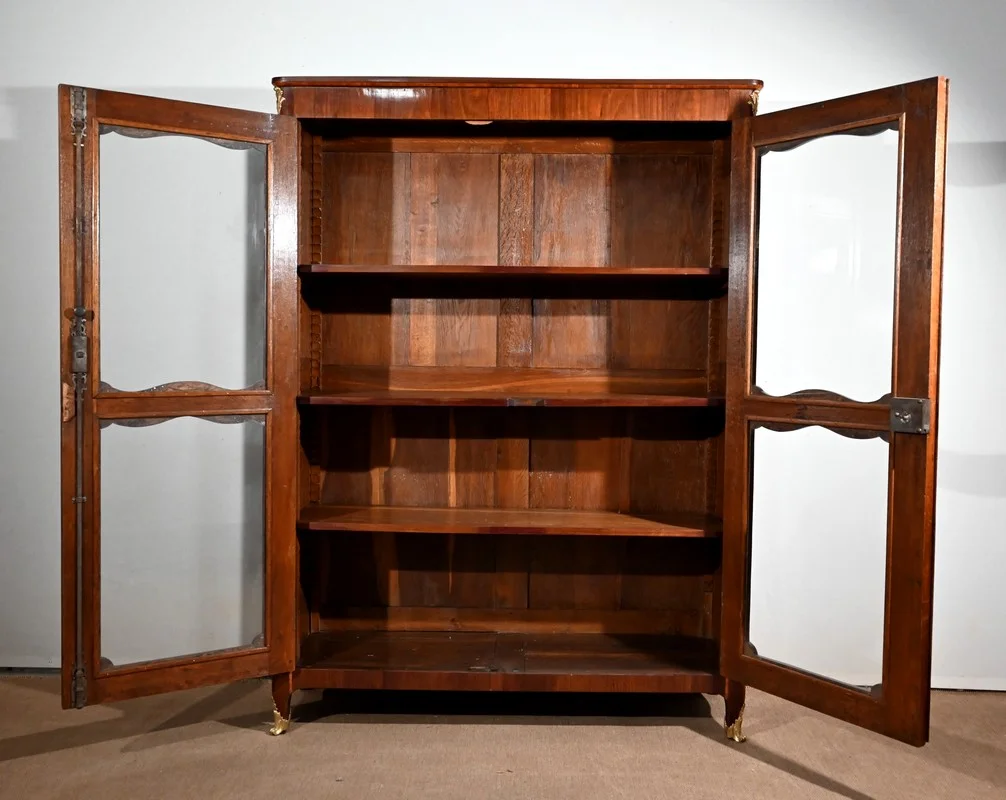 Bibliothèque en Bois de Rose et Indigène, époque Louis XV – XVIIIe