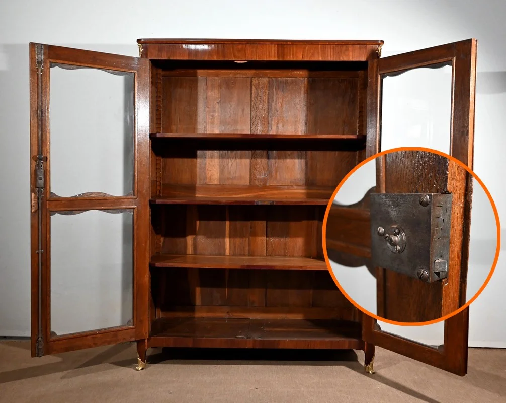 Bibliothèque en Bois de Rose et Indigène, époque Louis XV – XVIIIe