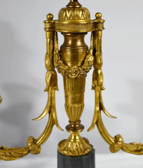 PAAR KANDELABER AUS BRONZE UND MARMOR