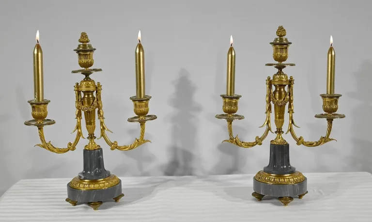PAAR KANDELABER AUS BRONZE UND MARMOR