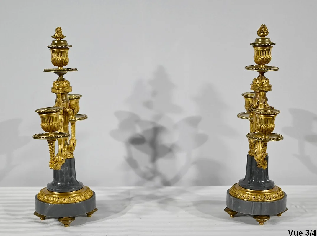 PAAR BRONZEN EN MARMEREN KANDELABRA